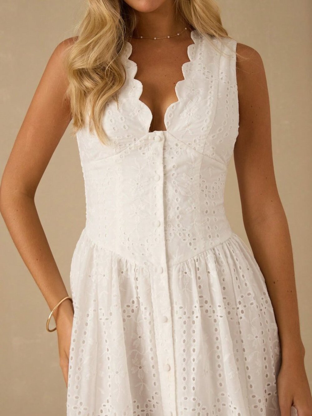 White Elegant Women's Embroidery Maxi Dress - Picture 3 of 8